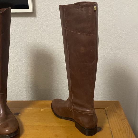 Ivanna trump’s boots or you are if you chose beautiful but not my color hmmm - Picture 9 of 15